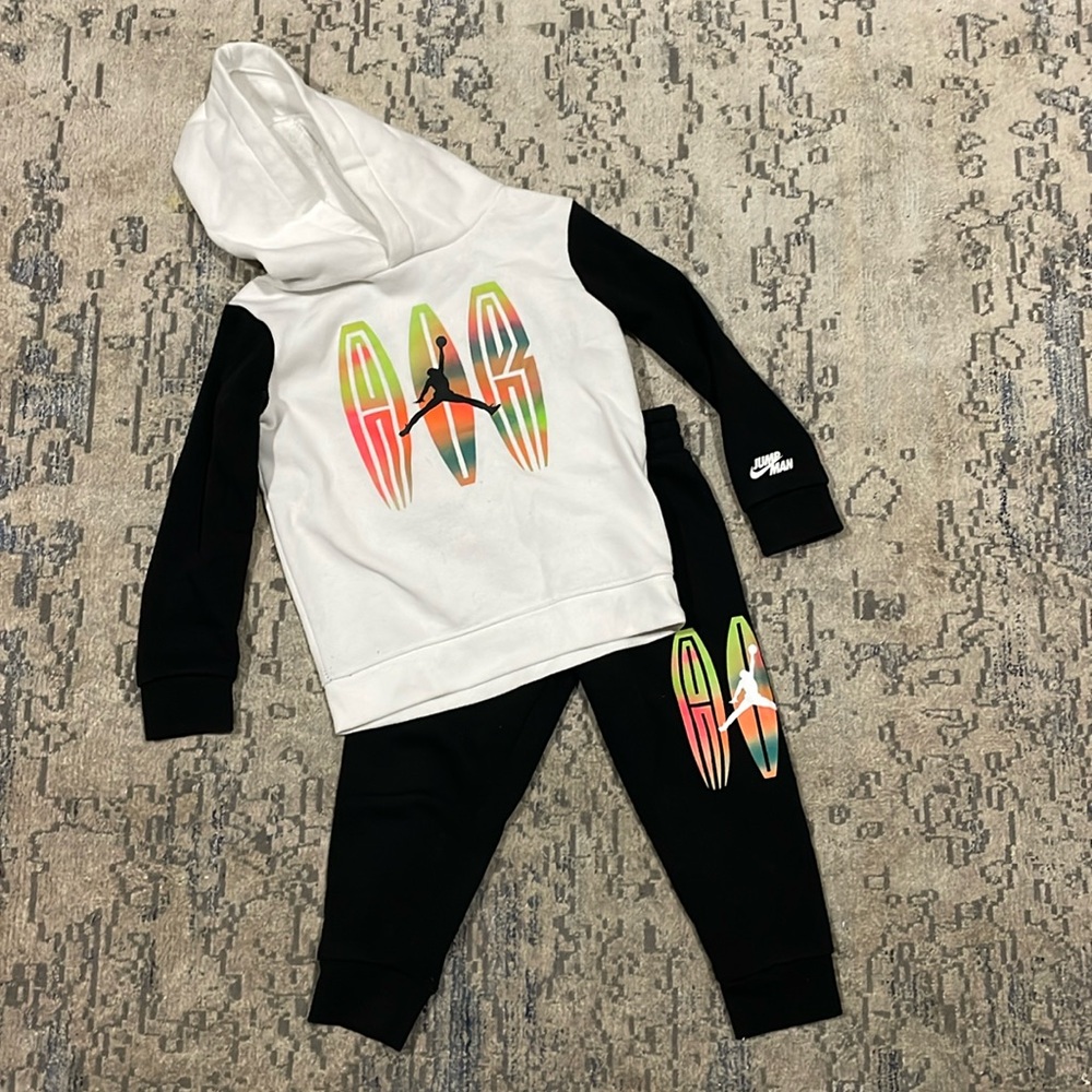 Boys 3T Jordan set - sweatshirt and joggers